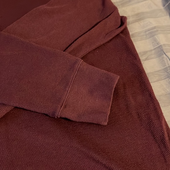 Burgundy sweater - Picture 3 of 4